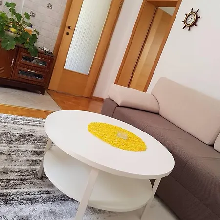 إمينا شقة